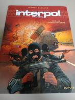 Dupre - De zaak Patrice Hellers - Interpol Brussel Stripboek, Boeken, Stripboeken, Dupre; Alcante, Ophalen of Verzenden, Zo goed als nieuw
