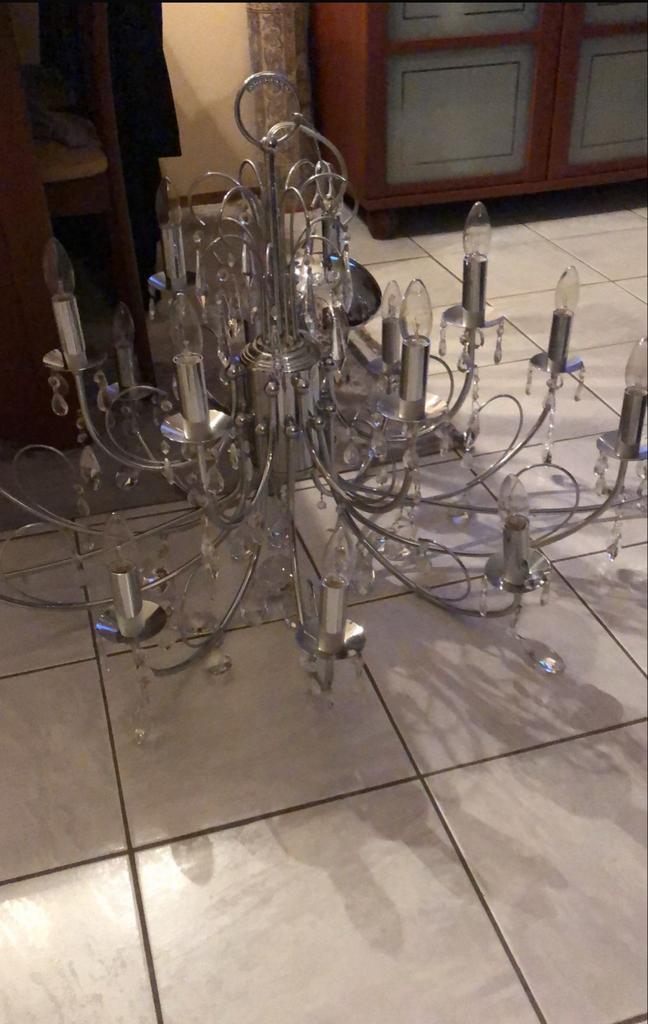 Elegante kroonluchter met kristallen details, Huis en Inrichting, Lampen | Kroonluchters, Gebruikt, Metaal, Ophalen
