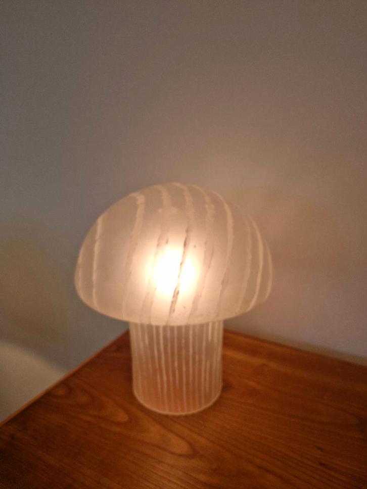 Vintage mushroom tafellamp glas wit jaren 70, Huis en Inrichting, Lampen | Tafellampen, Gebruikt, Minder dan 50 cm, Glas, Ophalen