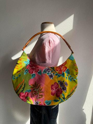 Vintage Y2K kleurrijke schoudertas met bloemen patroon beschikbaar voor biedingen