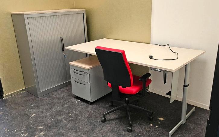 Compleet Kantoormeubel Set: Bureau, Stoel, Kast, Huis en Inrichting, Bureaus, Gebruikt, Bureau, Elektrisch, In hoogte verstelbaar