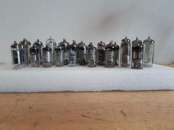 Diverse  radio buisjes beschikbaar voor biedingen