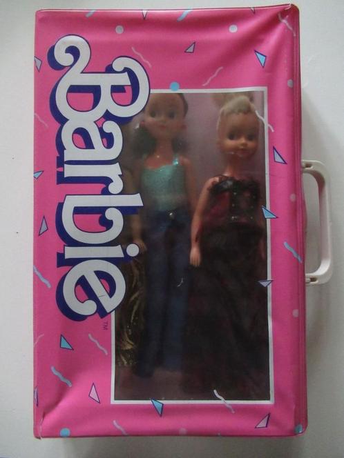 Barbie koffer met 3 poppen, Verzamelen, Poppen, Gebruikt, Pop, Ophalen