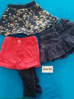3 rokjes en een legging, Kinderen en Baby's, Babykleding | Maat 80, Ophalen of Verzenden, Gebruikt, Meisje, Jurkje of Rokje