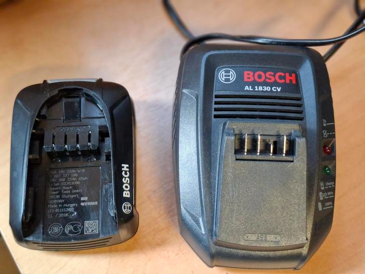 Bosch accu + lader, Doe-het-zelf en Verbouw, Gereedschap | Boormachines, Ophalen of Verzenden