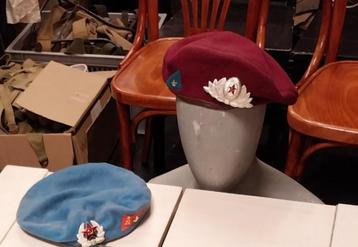 Baretten uit de sovjet tijd. beschikbaar voor biedingen