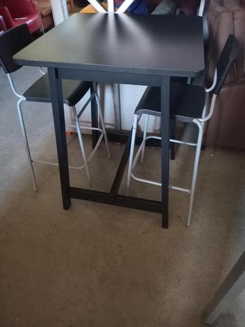 Bartafel met 2 Barstoelen NU: beschikbaar voor biedingen