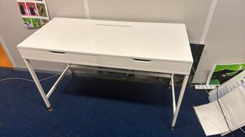 Alex bureau wit