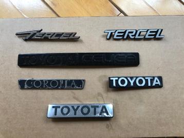 6 Toyota emblemen. Embleem Tercel Corolla Celica.   beschikbaar voor biedingen