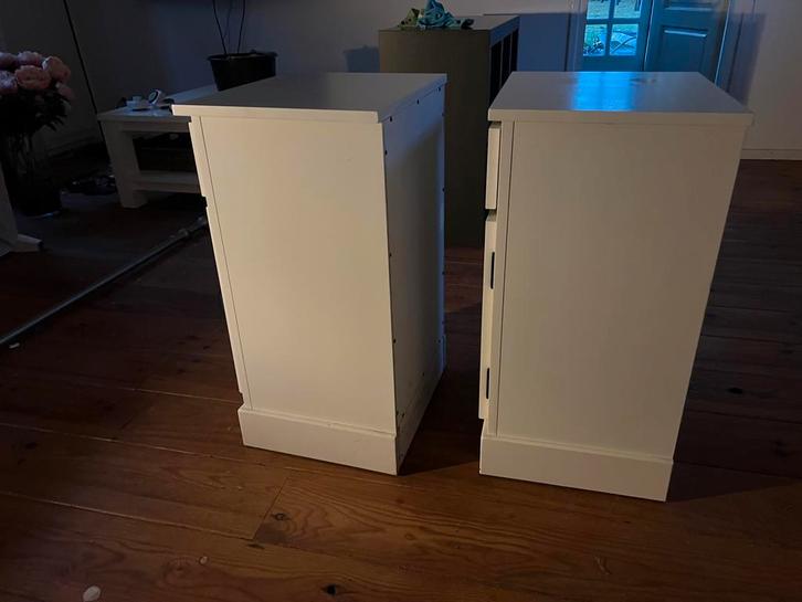 Set landelijke witte nachtkastjes–lade + deurtje, Huis en Inrichting, Woonaccessoires | Zuilen en Pilaren, Zo goed als nieuw, Ophalen