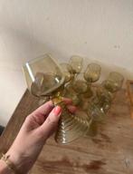 10 vintage wijnglazen van groen glas, Antiek en Kunst, Antiek | Glas en Kristal, Ophalen of Verzenden