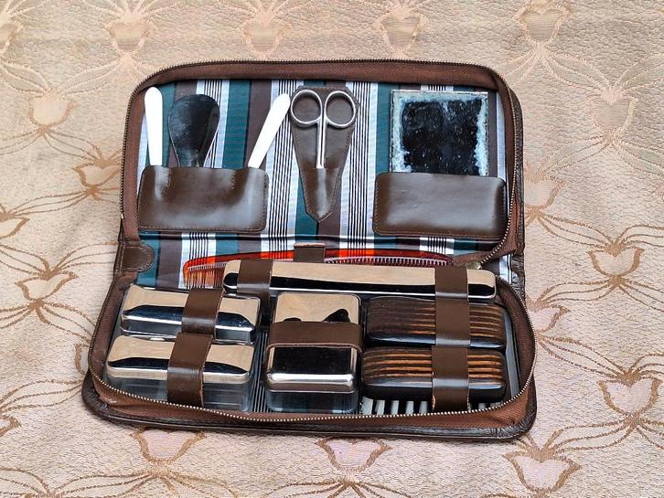 Vintage herenverzorgingsset, scheerset leder etui, jaren '40, Antiek en Kunst, Antiek | Gereedschap en Instrumenten, Ophalen of Verzenden