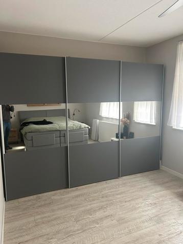 Kledingkast 3 meter breed beschikbaar voor biedingen