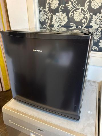 Salora Kleine Vriezer - Zwart - 32L - Schoon en Werkt Goed beschikbaar voor biedingen
