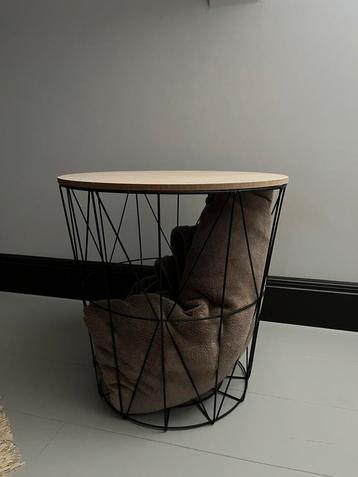 Bijzettafel / mand / nachtkastje  beschikbaar voor biedingen