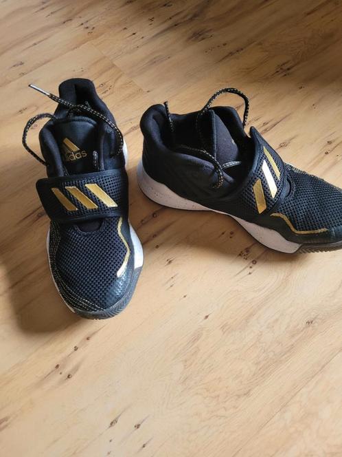 Adidas basketbalschoenen maat 37,5, Sport en Fitness, Loopsport en Atletiek, Gebruikt, Adidas, Ophalen