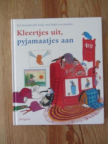 Kleertjes uit, pyjamaatjes aan beschikbaar voor biedingen
