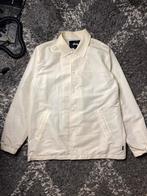 Stussy Nylon Coach Jacket - Maat M - Beige, Kleding | Heren, Ophalen of Verzenden, Zo goed als nieuw, Maat 48/50 (M), Beige
