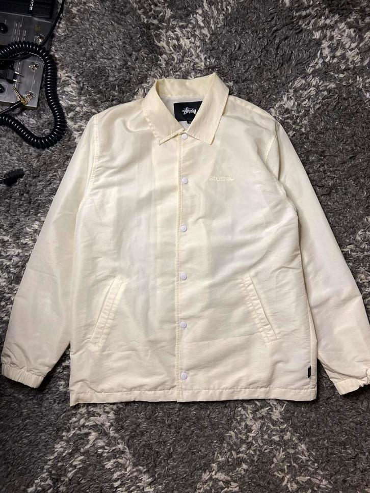 Stussy Nylon Coach Jacket - Maat M - Beige, Kleding | Heren, Truien en Vesten, Zo goed als nieuw, Maat 48/50 (M), Beige, Ophalen of Verzenden