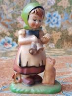 Mooi oud vintage beeldje van een meisje met een lammetje., Ophalen of Verzenden