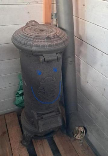 Potkachel op hout beschikbaar voor biedingen