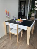 Degelijke houten speeltafel met 2 stoeltjes, Kinderen en Baby's, Ophalen, Gebruikt