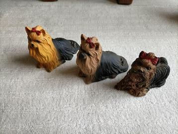 3 beeldjes honden, Yorkshire terriër van gips.Ongeveer 9x9cm beschikbaar voor biedingen