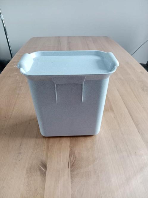 Curver  afsluitbare opberg bak, Huis en Inrichting, Woonaccessoires | Prullenbakken, Zo goed als nieuw, Kunststof, Minder dan 50 cm