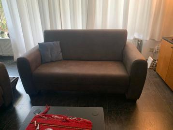 ruime 2-zits bank. Z.g.a.n. beschikbaar voor biedingen