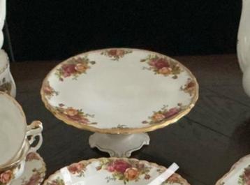 Royal Albert “ Old Country Rose “ gebakschaal op voet beschikbaar voor biedingen