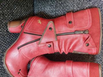 Nieuwe rode Mustang laarsjes beschikbaar voor biedingen