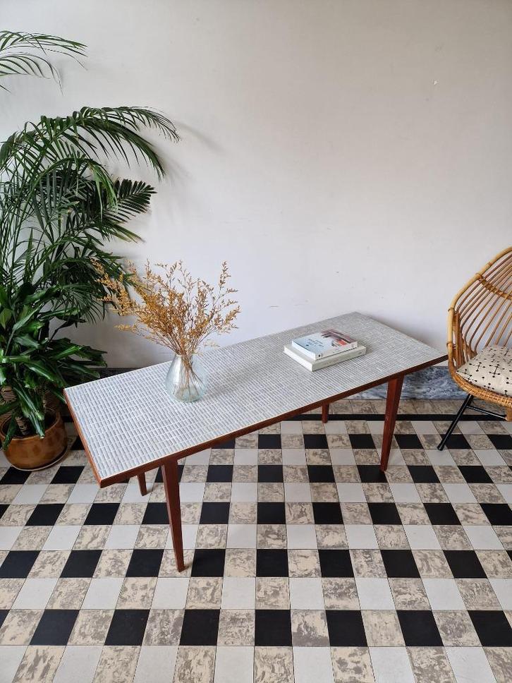 Vintage midcentury salontafel met ingelegde mozaïek, Huis en Inrichting, Tafels | Salontafels, Gebruikt, Minder dan 50 cm, 50 tot 100 cm