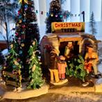 Lemax Kerstboomverkoop "Vintage Tree Lot", Diversen, Kerst, Ophalen of Verzenden, Gebruikt