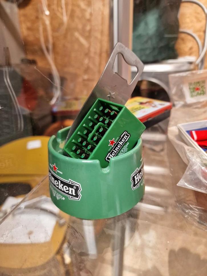 Heineken bier collectables verzamel dingen, Verzamelen, Overige Verzamelen, Zo goed als nieuw, Ophalen
