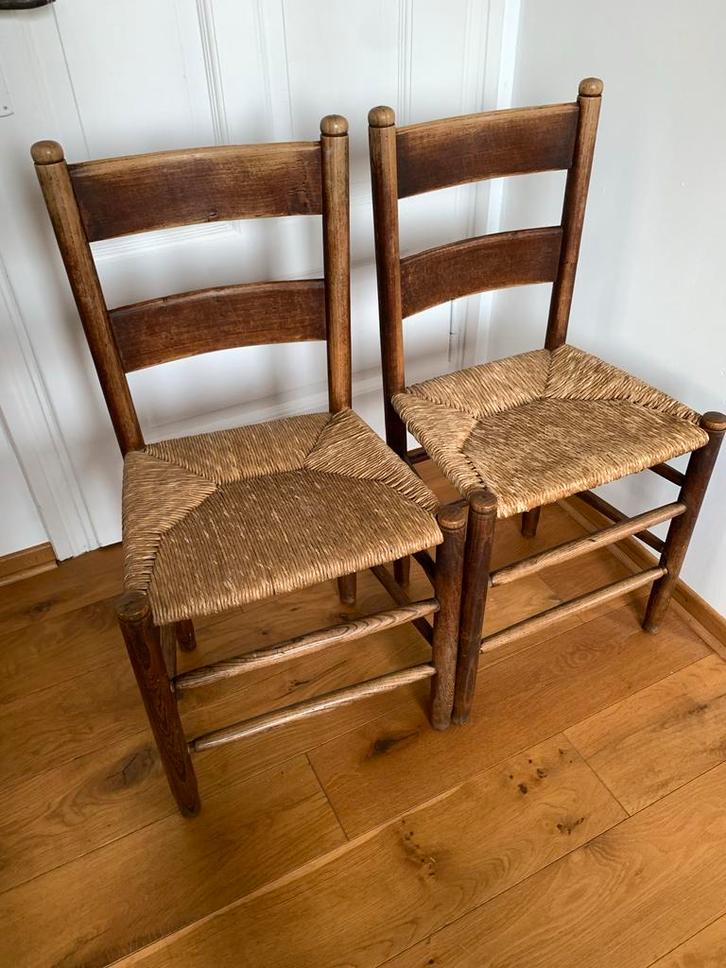 Twee houten stoelen met rieten zitting, Huis en Inrichting, Stoelen, Gebruikt, Twee, Hout, Riet of Rotan, Bruin, Ophalen