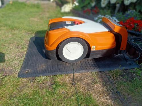 Stihl imow 422p robotmaaier Nieuwe accu!, Tuin en Terras, Grasmaaiers, Zo goed als nieuw, Minder dan 30 cm, Cirkelmaaier, Ophalen