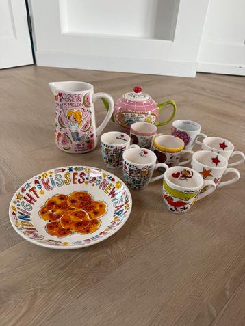 Blond Amsterdam servies, kopjes, karaf, theepot, schaal beschikbaar voor biedingen