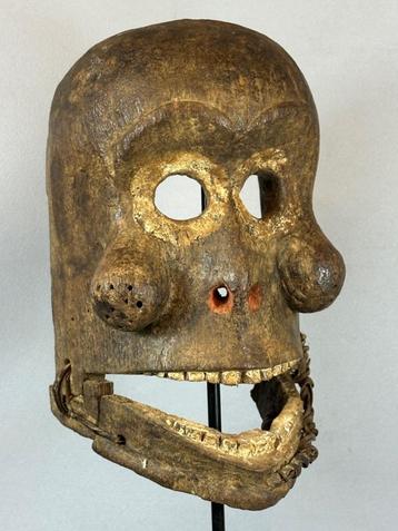 251135 Zeer zeldzaam Antiek Afrikaans Ibibio masker Nigeria. beschikbaar voor biedingen