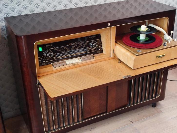 Prachtig radiomeubel Philips F7X60a uit 1956,  gerestaureerd, Antiek en Kunst, Antiek | Tv's en Audio, Ophalen