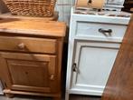 2 VINTAGE NACHTKASTJES. €25,- per stuk., Ophalen, Hout, Minder dan 45 cm