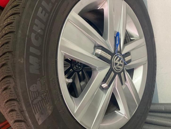 winterbanden + lichtmetalen velgen 235/55 R17 VW transporter, Auto-onderdelen, Banden en Velgen, Banden en Velgen, Winterbanden