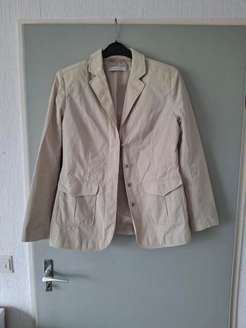 Beige Dames Jasje beschikbaar voor biedingen