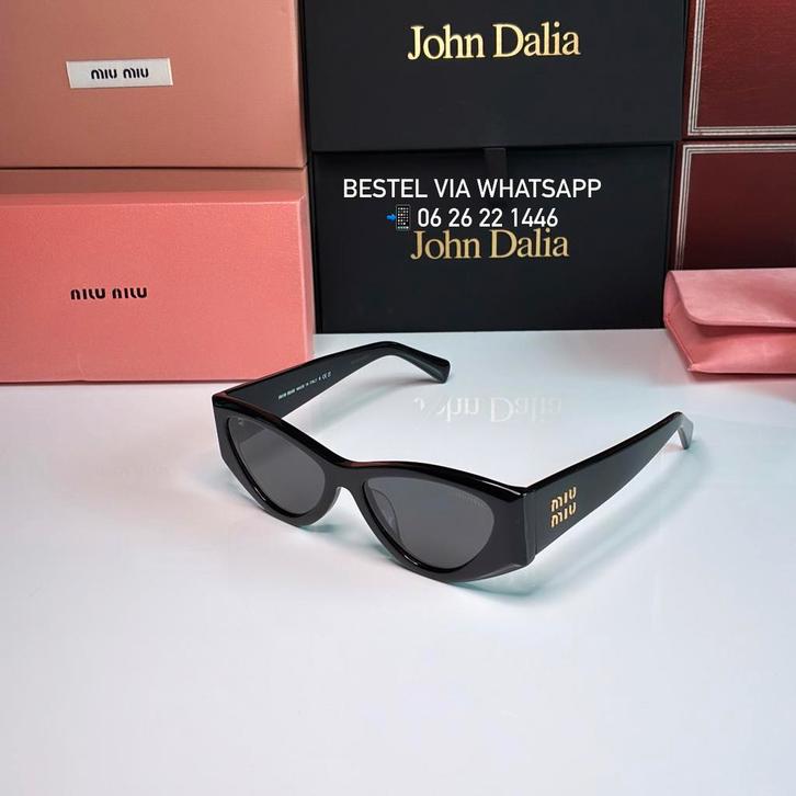 Miu miu zonnebril, Sieraden, Tassen en Uiterlijk, Zonnebrillen en Brillen | Dames, Nieuw, Overige merken, Zwart, Ophalen of Verzenden