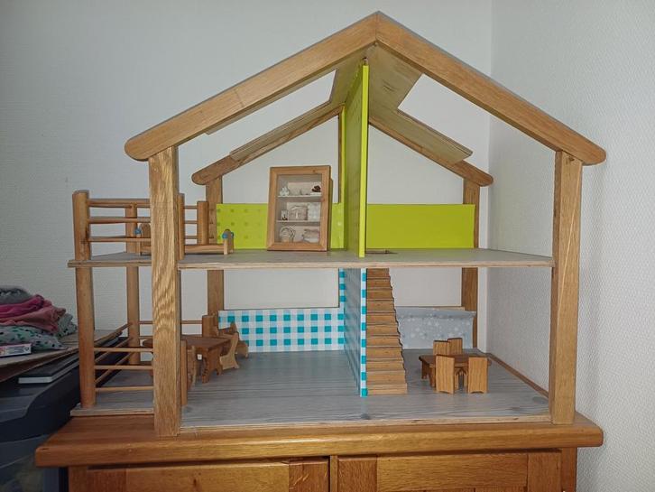 Houten Poppenhuis met Meubels, Kinderen en Baby's, Speelgoed | Houten speelgoed, Gebruikt, Ophalen