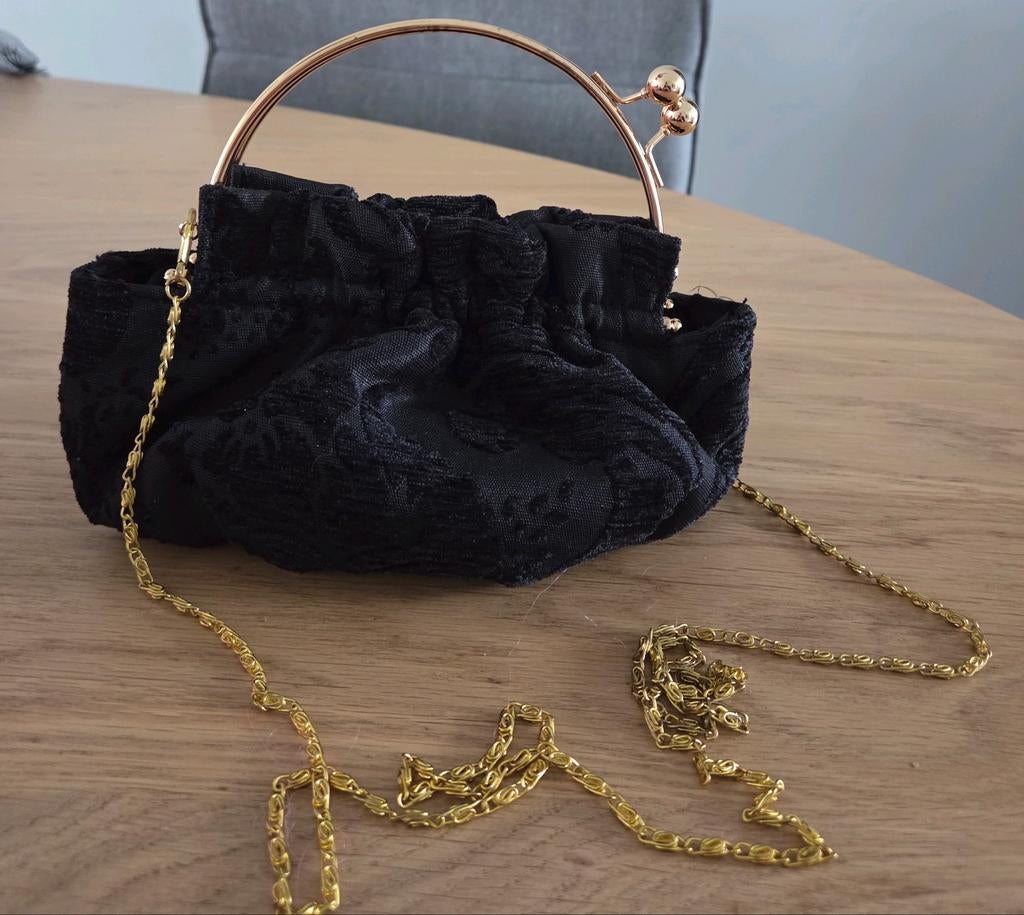 Zwarte tas met gouden details, carnaval, boerenbruiloft, Ophalen of Verzenden, Zo goed als nieuw, Carnaval, Accessoires