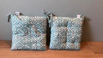 2 kussens voor binnen of tuinset/ balkon 40x40 cm beschikbaar voor biedingen