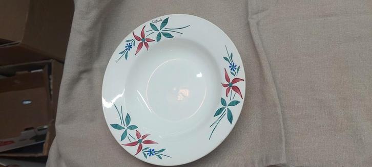 Diep californiabord 22,5 cm met boerenbontdecor., Antiek en Kunst, Antiek | Servies los, Ophalen of Verzenden