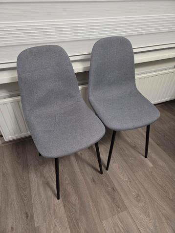 Grijze Eetkamerstoelen 2 stuks voor 10 euro beschikbaar voor biedingen