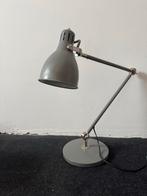Grijze bureaulamp, Huis en Inrichting, Lampen | Tafellampen, Ophalen, Zo goed als nieuw, Metaal, Minder dan 50 cm