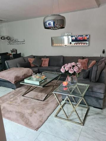 Grote Hoekbank - Grijs salon tafel bij zet tafel lampen  beschikbaar voor biedingen